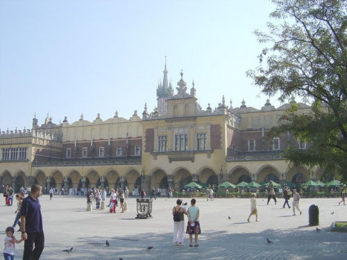 Sukiennice sa jednym z najbardziej charakterystycznych i najlepiej rozpoznawalnych miejsc na zabytkowej mapie Krakowa. #Kraków #Miasto #Wawel #Sukiennice