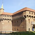 Najstarszy zachowany barbakan w Europie pochodzi z I połowy XIII w. i znajduje się w Carcassonne we Francji. W Polsce zachowały się: barbakan w Krakowie (XV w.) #Kraków #Miasto #Wawel #Sukiennice