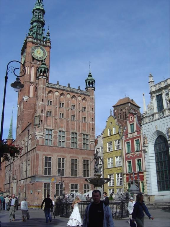 Od połowy XV w. stał się centrum władzy dla całej nadmotławskiej aglomeracji. Pełnił tę funkcję kilka stuleci i przez ten czas był jej głównym municypalnym gmachem. Dokładna data powstania budowli nie jest znana. #Gdańsk #Miasto #Port
