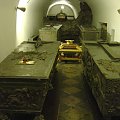 Groby królewskie w podziemiach Kaplicy Zygmuntowskiej #Kraków #Miasto #Wawel #Sukiennice