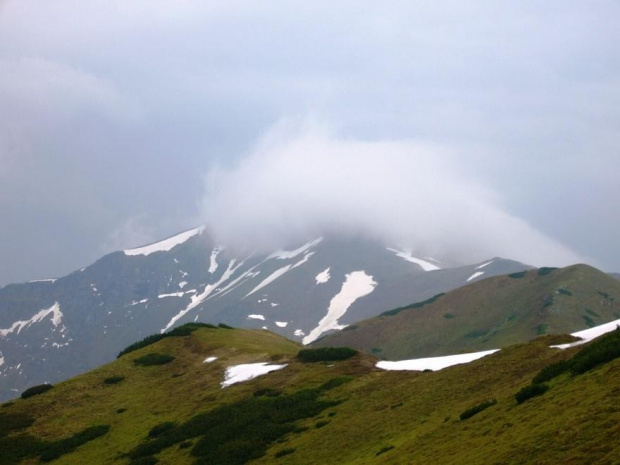 Jarzšbczy wierch we mgle.