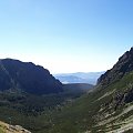 widok z progu stawu hińczowego,
daleko w słońcu widoczne niskie tatry