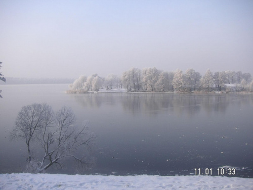 Widok z okna mojego domu na jez. Ełckie (zima)