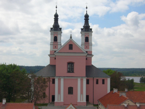 widok z wieży na kościół