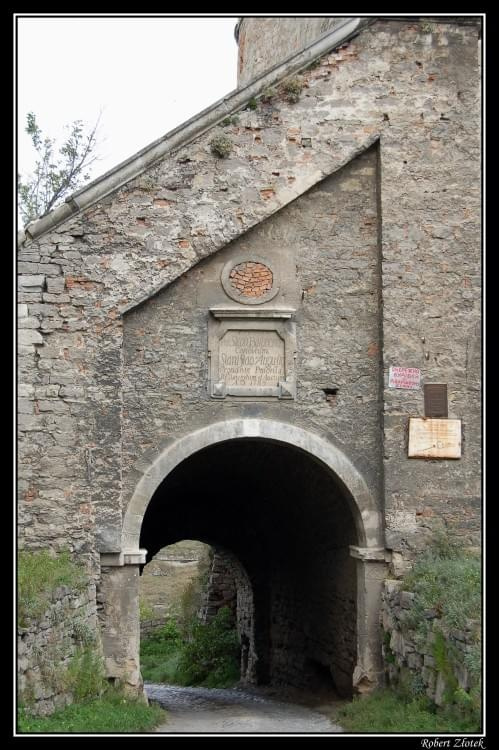 Brama w Baszcie Stefana Batorego #bramy #KamieniecPodolski #kościoły #miasta #mury #ulice