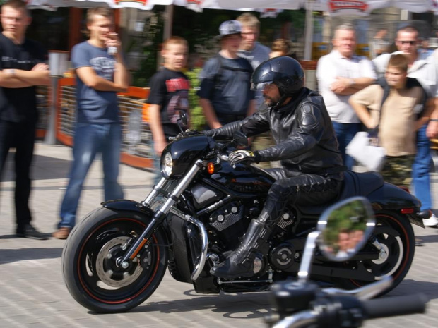 Harley Davidson na Krakowskim Rynku
07 września 2006 #Harley #Davidson #Kraków