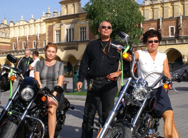 Harley Davidson na Krakowskim Rynku
07 września 2006 #Harley #Davidson #Kraków