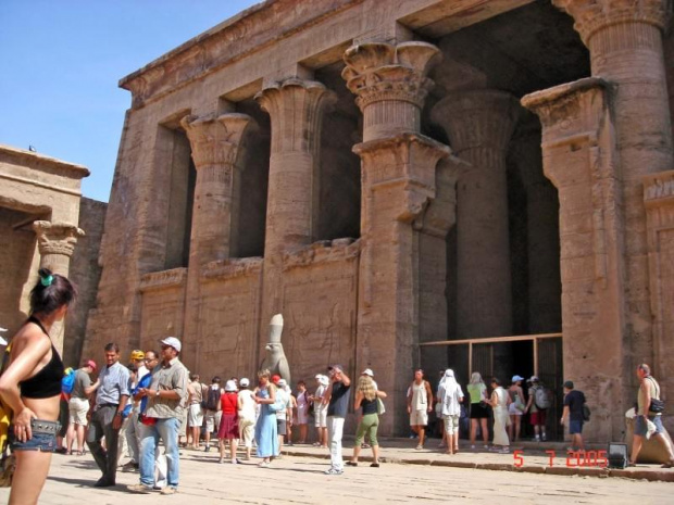 Świątynia Horusa w Edfu.