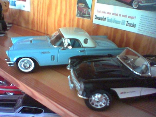 Ford Thunderbird z Precision 100 i Chevrolet Corvette z Bburago