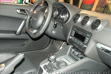 Auto Moto Show 2006 Katowice Spodek #zyzio2000 #Krais #zdjęcia #Katowice #AutoMotoShow2006 #Spodek