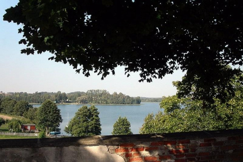 jezioro zza klasztornego muru