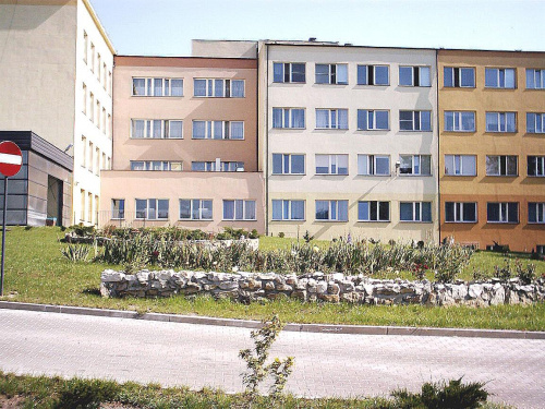 Nowowyremontowany szpital w Tomaszowie Mazowieckim podjazd do izby przyjęć. #tomaszów #szpital