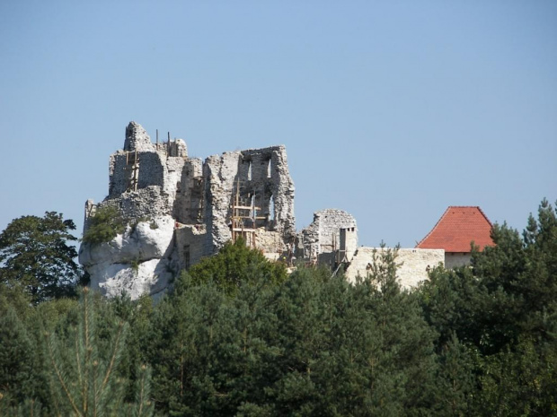 Zamek został ufundowany w XIV w. przez Kazimierza Wielkiego, o czym wspominali Jan z Czarnkowa oraz Jan Długosz. #Zamek #Bobolice