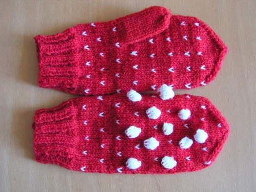 rękawiczki czerwone ,wrabiane bąbelki białe #RękawiczkiCzerwoneWBąbelki