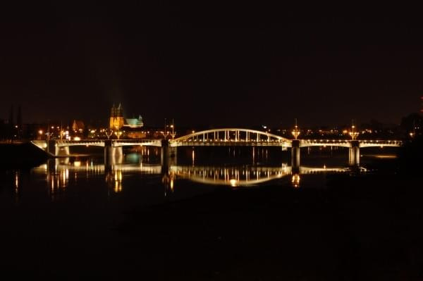 Poznań Most w. Rocha - widok z mostu Królowej Jadwigi #Poznań #miasto #kościół #mosty #ulice #noc