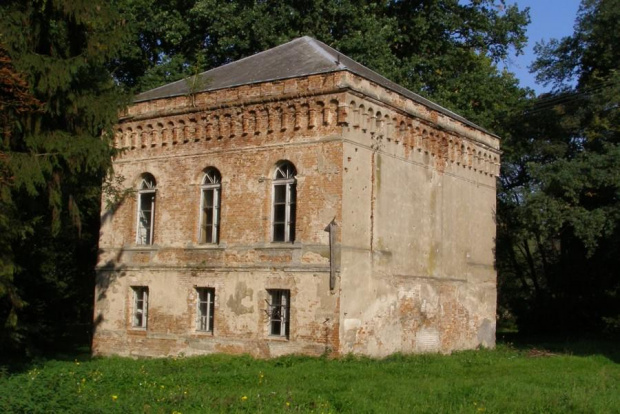 Relacja fotograficzna z wycieczki odbytej 17 IX 2006 roku. Przebiegała ona przez centralną cześć borw tucholskich. Trasa wiodła ze Smętowa przez Osiek i Legbąd do Rytla
Więcej na:
www.phantom.blog.pl