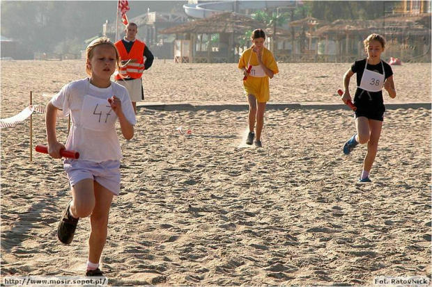 Sztafetowe Biegi Przełajowe po plaży w Sopocie. Organizator sopocki MOSiR #Sp9WSopocie