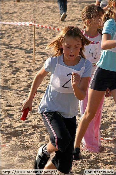 Sztafetowe Biegi Przełajowe po plaży w Sopocie. Organizator sopocki MOSiR #Sp9WSopocie