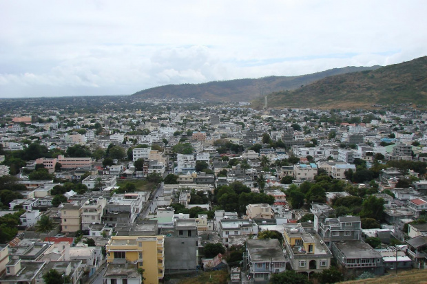 Panorama Port Louis z dachu Fortu