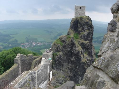 Wycieczka na zamek Trosky - obowiązkowy punkt programu zwiedzania Czeskiego Raju.