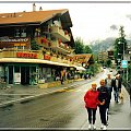 Deszczowe uliczki Grindelwaldu.