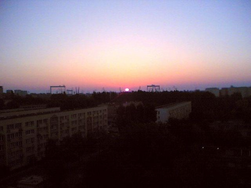 wschod slonca nad stocznia