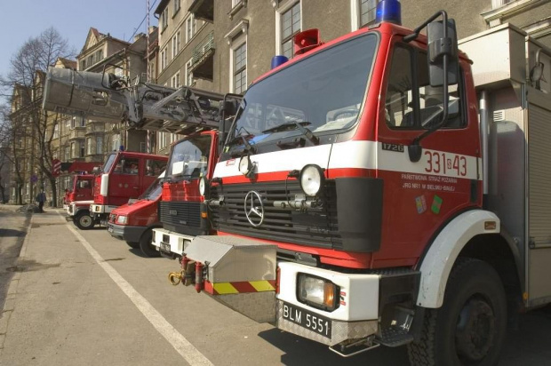 Jednostka Ratowniczo-Ganicza 1 Bielsko Biała------------Widoczne pojazdy na zdjęciu-KAMAZ 53213 DŻWIG-RENAULT MIDLINER 20-12 4X2 GBA 2/16 4X2-LAND ROVER DEFENDER SLRR 4X4-JELCZ P 442 DS- 014 4X4-IVECO TURBO DAILY -IVECO MAGIRUS-MB 1726 -POLONEZ CARO S...