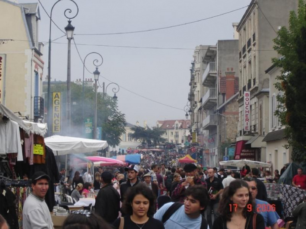 Maisons-Laffitte - brocante w centrum