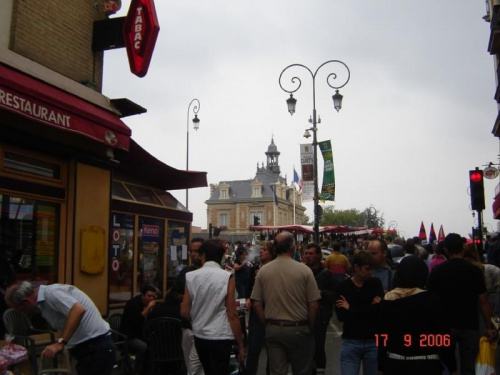 Maisons-Laffitte - brocante w centrum