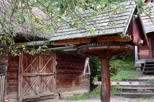 stodoła ze wsi Wejdy i kierat ze Zdrębiska z XIX wieku