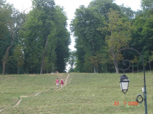 Dampierre en Yvelines - na przeciwko Zamku