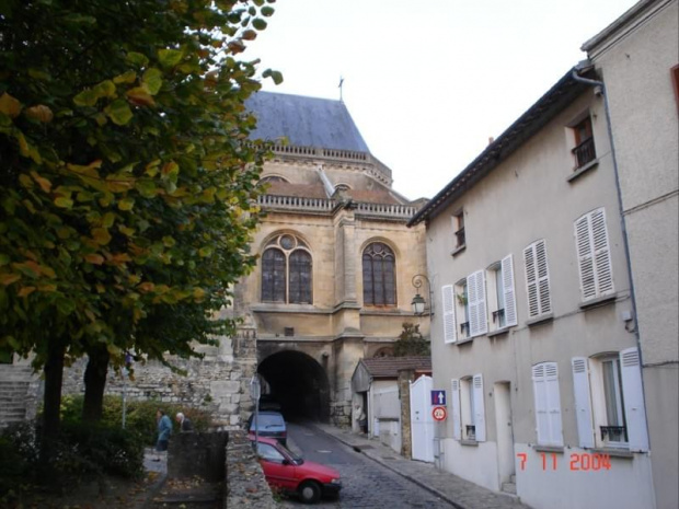 Triel-sur-Seine - jeden z dwóch jedynych kociołów we Francji pod którymi można jechać ... (sic !)