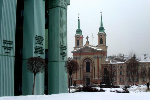 Plac Krasińskich - Budynek Sšdu Najwyższego, w tle Katedra Polowa Wojska Polskiego