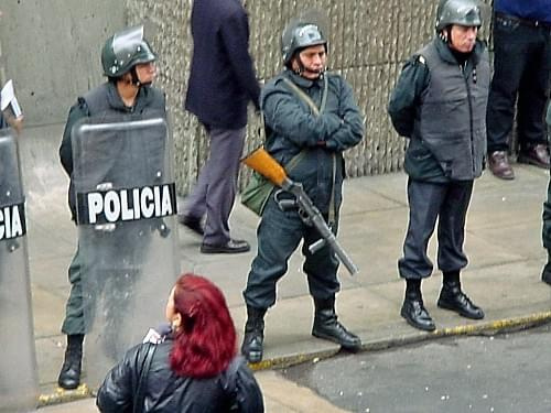 Protest przed bankiem, Lima, Peru