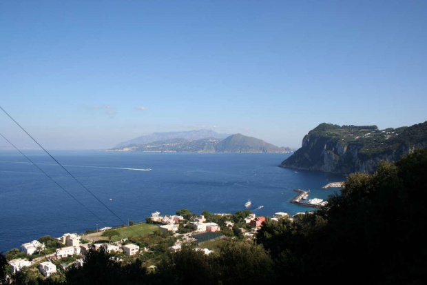 Capri, a na horyzoncie Sorrento
