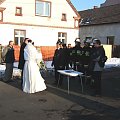 07.01.2006 W naszym kościele brał ślub nasz były strażak Mariusz Pacholewicz. Oczywiście nasza OSP zrobiła