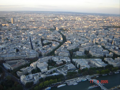 Paris VII (7. dzielnica Paryża) - widok z 3, piętra Wieży Eiffela #PiętraWieżyEiffela