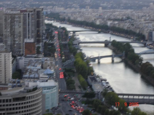 Paris VII (7. dzielnica Paryża) - widok z 3, piętra Wieży Eiffela #PiętraWieżyEiffela