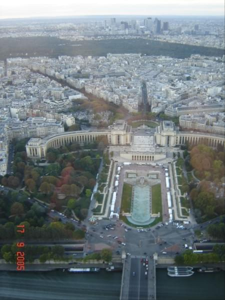 Paris VII (7. dzielnica Paryża) - widok z 3, piętra Wieży Eiffela #PiętraWieżyEiffela