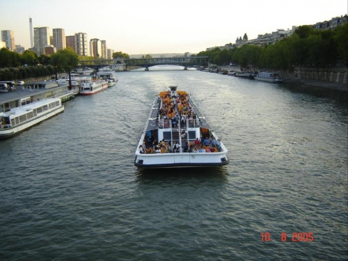 Paris VII (7. dzielnica Paryża) - słynne Bateau-mouche