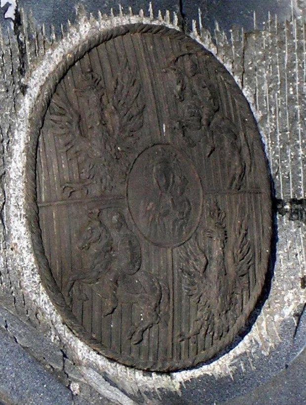 Fragment pomnika Henryka Sienkiewicza - emblemat obrony Częstochowy