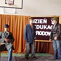 Apel z okazji Dnia Edukacji Narodowej przygotowany przez koło teatralne ZSRCKU w Łodzierzy