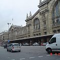 Paris X (10. dzielnica Paryża) - Gare du Nord (Dworzec Północny) - stšd odjeżdżajš TGV do Północy Francji, Eurostar do Anglii oraz Thalys do Belgii. Też stšd odjeżdżajš pocišgi do Luksemburga i Niemiec