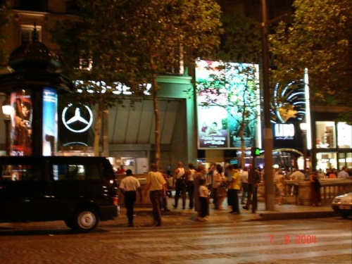 Paris VIII (8. dzielnica Paryża) - Pola Elizejskie (F - Champs-Élysées)