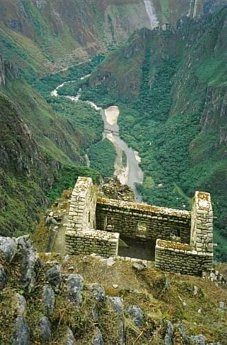 Widok z Huayna Picchu na dolinę Urubamby, Peru