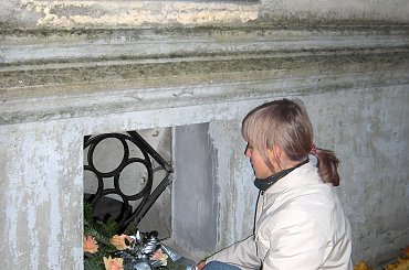 Zgodnie z tradycją młodzież porządkuje miejsca związane z Fundatorem szkoły oraz jej zasłużonymi pracownikami #Sobieszyn #ŚwiętoZmarłych #Internat #KarolinaWarowna