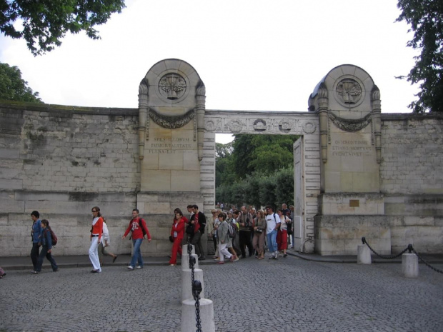 Paris, lato 2006, wejÄšÂcie na cmentarz Pere-Lachaise