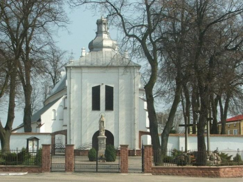 Bobrowniki - kościół parafialny p.w. Nawiedzenia NMP