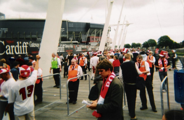 Zdjęcia z wyjazdu do Cardiff na mecz Walia - Polska, rok 2001.