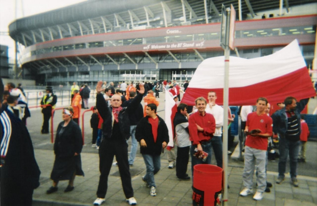 Zdjęcia z wyjazdu do Cardiff na mecz Walia - Polska, rok 2001.